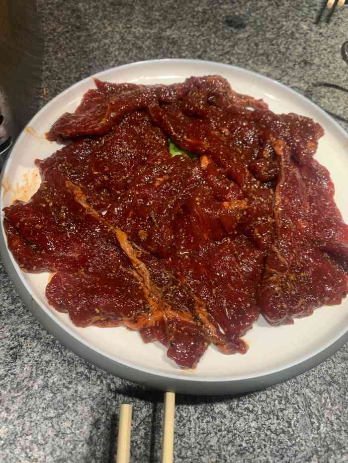 牛小仙烤肉"偶然间发现了一家烤肉店.位于云峰街与七马.