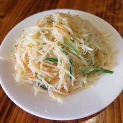 炒土豆丝的过程图 s0XfsJ29ai07iJGz4MmUlFCZV6uW3APTEvS7qEigqMXf8V4tJl5zXTJogRFQfddEF5u7J_jS4MuCaeLAHD0KTg.jpg