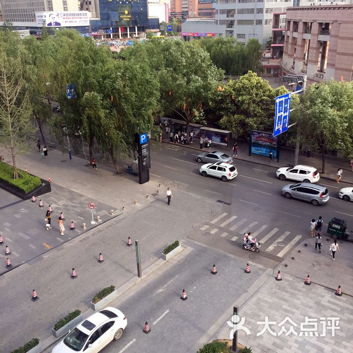 品聚书吧(恒隆广场店)-图片-济南购物