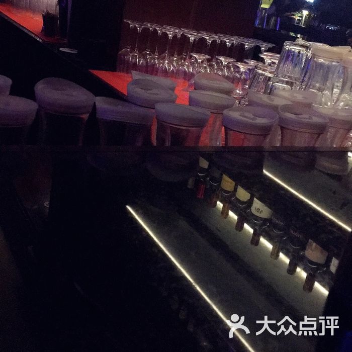 彩虹酒吧