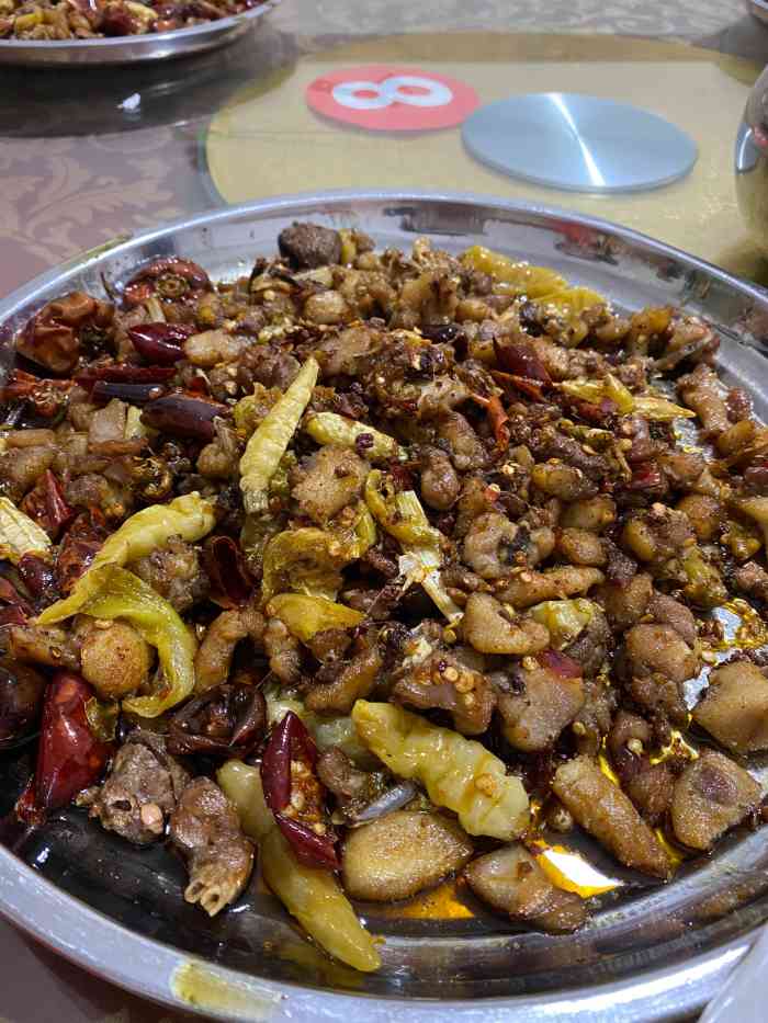 建二娃山椒兔"路过这边,顺路过来吃的,老家的兔子从来不.