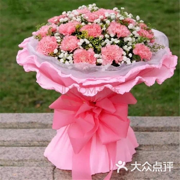 康乃馨(或者玫瑰)花束