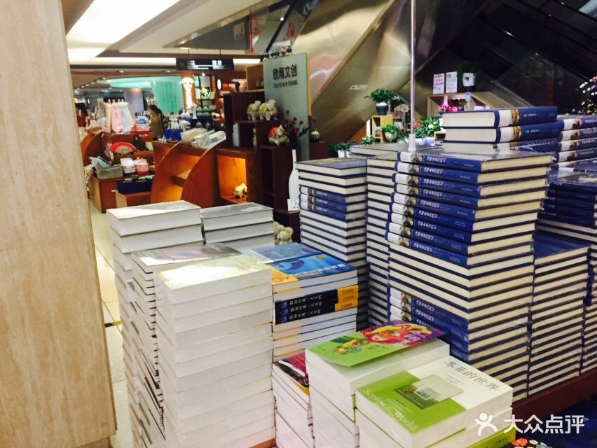 施虽不及当下不断发展的网红书店来得创新.-宁