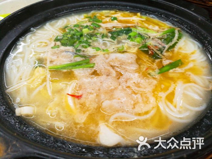 华西美食广场鲜椒鱼米线图片 第1张