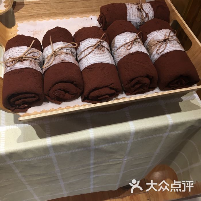 远大好百客面包房巧克力毛巾卷图片-北京面包甜点