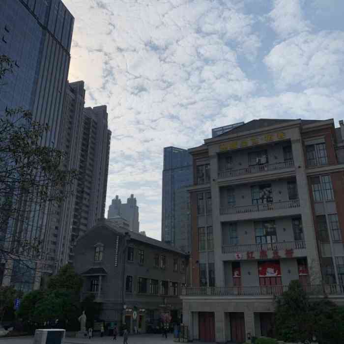 武汉虎泉青年酒店-"团购的,很划算,房子空间很大,设施