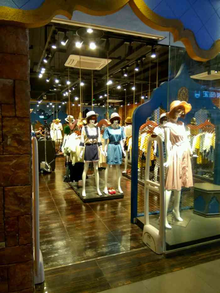 朵拉格格(钻汇广场店)-"也是在c出口地铁市桥站,就是这家店以前是.