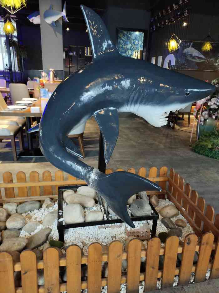 灰鲨私享餐厅(白土坝路店)-"环境:在白土坝一个底商的二楼,位置很宽,.