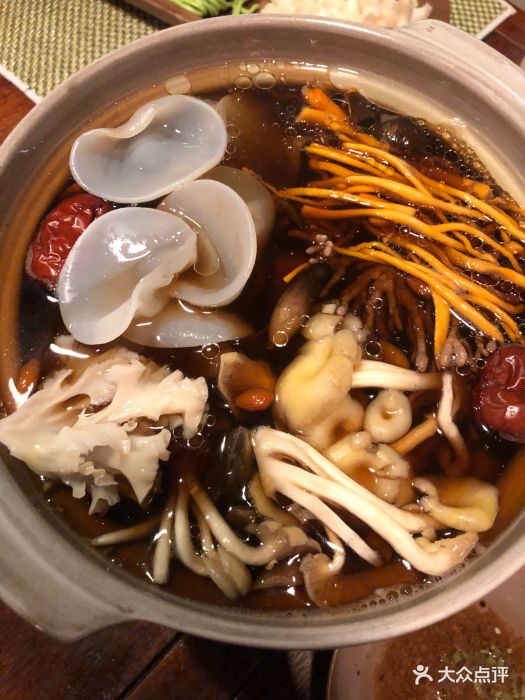 古树普洱松露菌汤锅