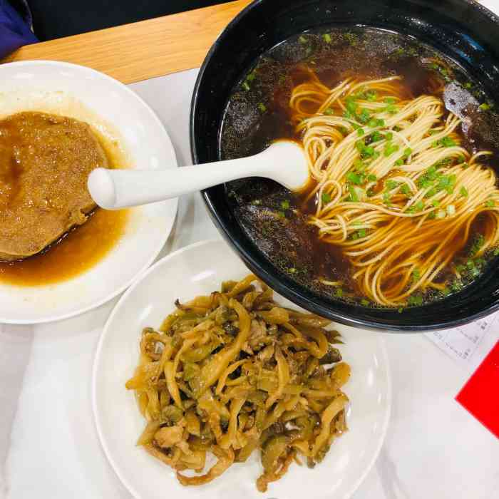 隆盛昌馄饨包子铺(牡丹江路店"走这路过,发现这家羊肉面馆生意蛮