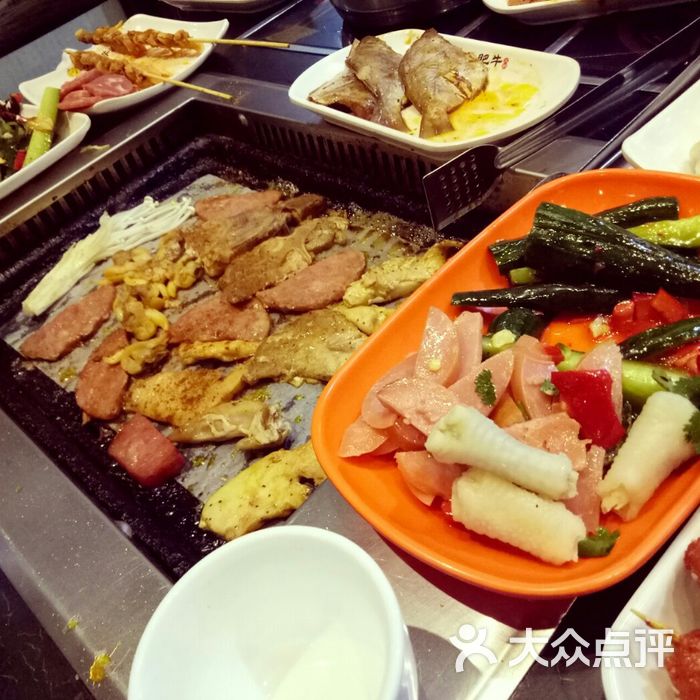 小肥牛自助火锅烤肉店