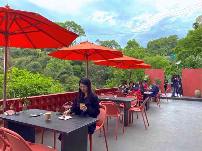 等风来悬崖餐厅咖啡-"春雨微朦的周末,想着去南山坐坐