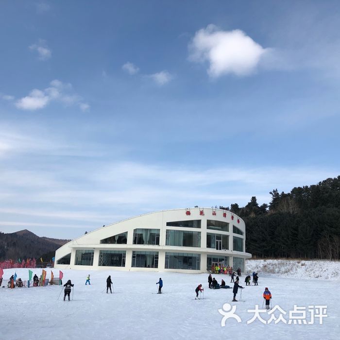 梅花山庄滑雪场