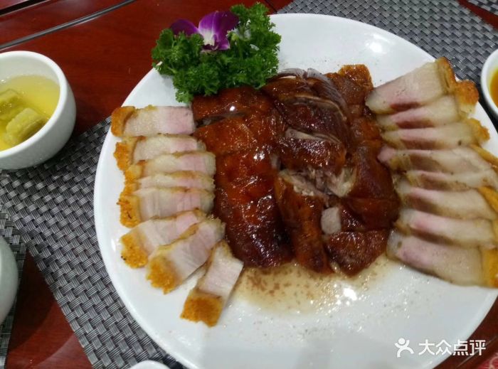 悦泉海鲜酒楼烧鹅拼烧肉图片