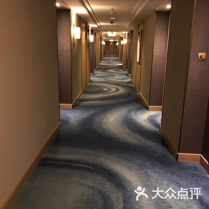 青岛香格里拉大酒店走廊图片 - 第1张