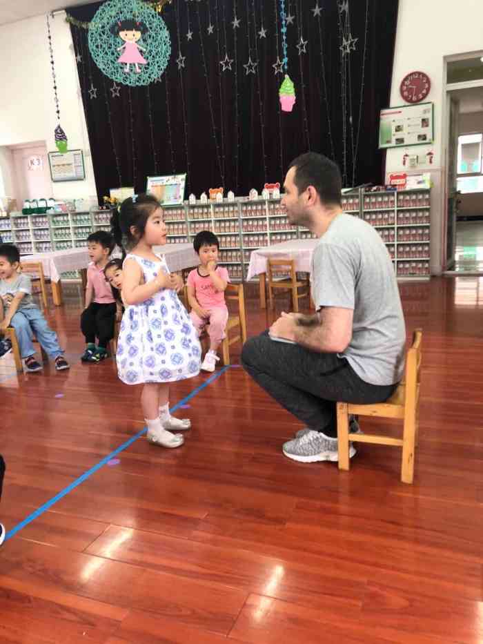 望族苑幼稚园-"这个幼儿园的托班某徐姓老师非常差,表面上.