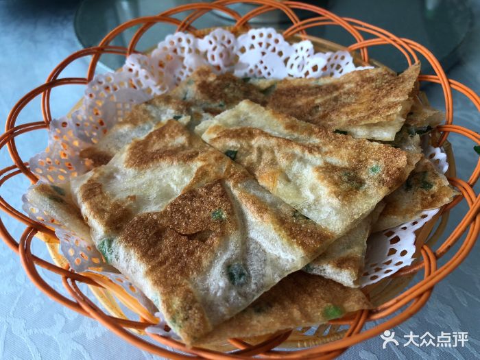 主府膳房餐饮葱油飞饼图片