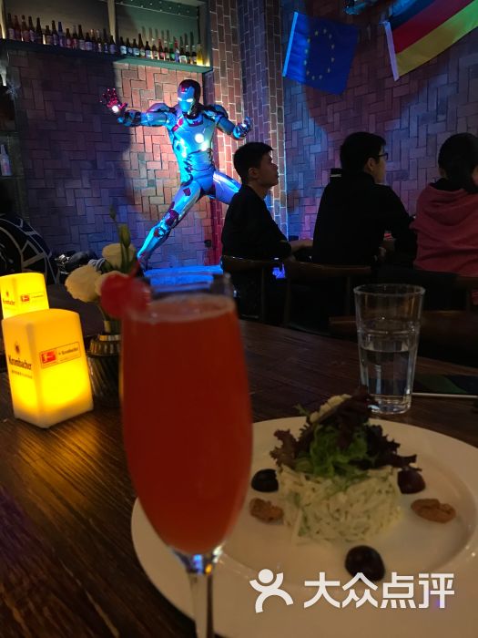 1886汽车主题德国餐厅(外滩十六铺码头店)的点评