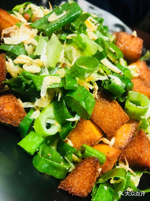 小葱小虾拌饼子