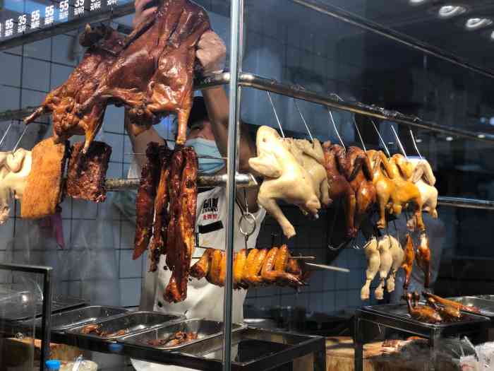 创膳金牌烧鹅(雅怡店"晚上下了班过来吃点斩料吃点肉.店里有两.