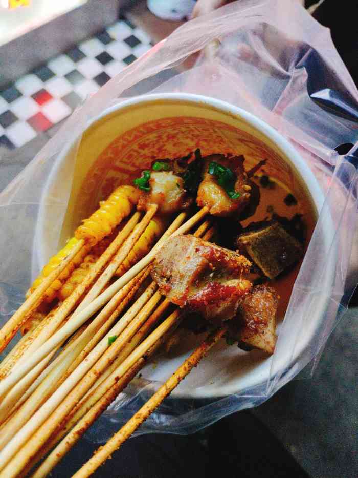 喜姐炸串(凤凰大街店)-"压马路路过喜姐炸串,闻着香味