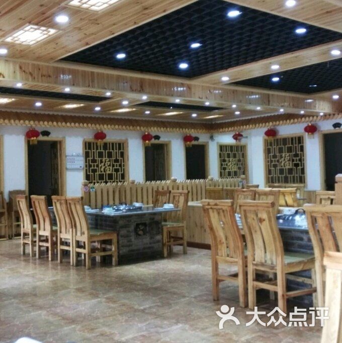 屯老二农家铁锅炖(环湖南道店)