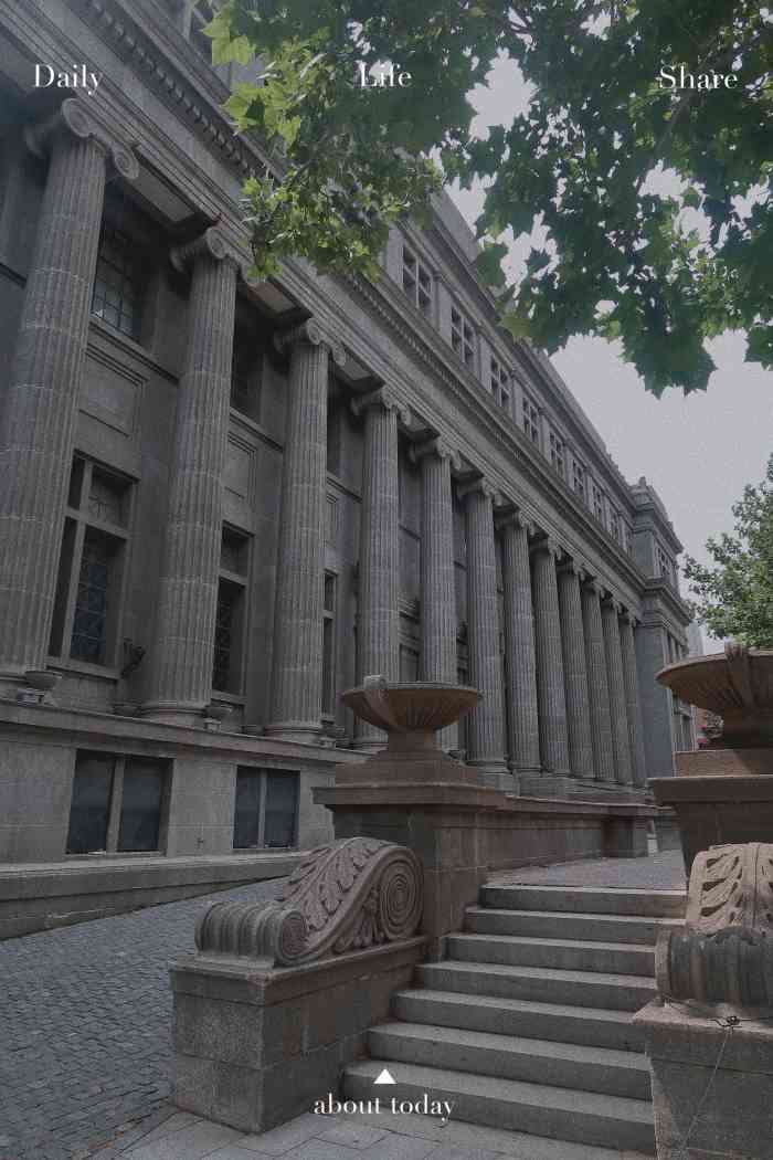 原开滦矿务局大楼"百年的老建筑物,最早的印象是政府的办事工.