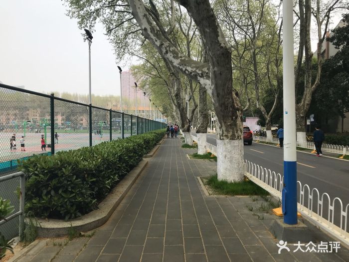 华中科技大学西操场图片