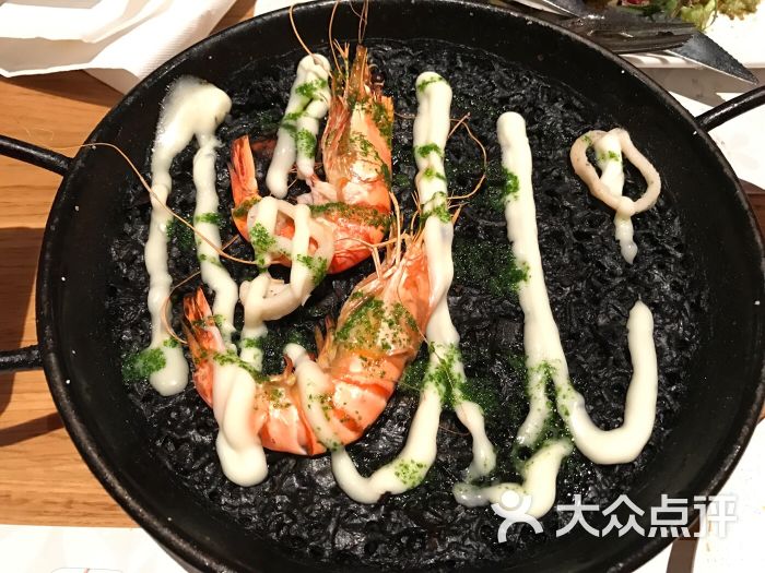墨鱼汁海鲜饭