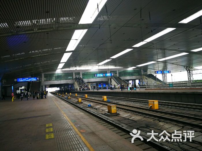 济南火车站站台图片 - 第1张