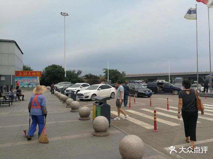 宜兴太湖服务区停车场图片 - 第3张
