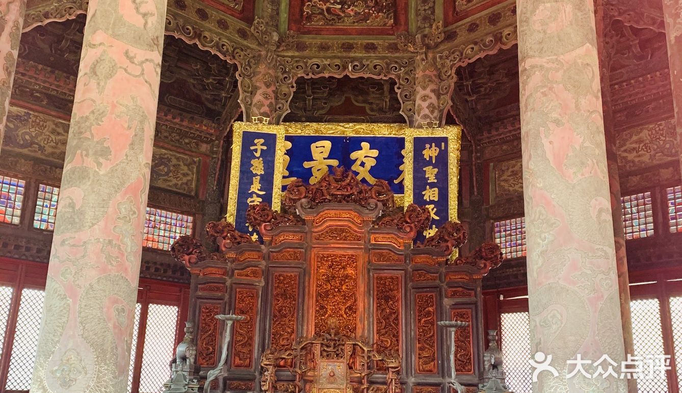 沈阳故宫是中国仅存的两大宫殿建筑群之一,又称盛京皇宫