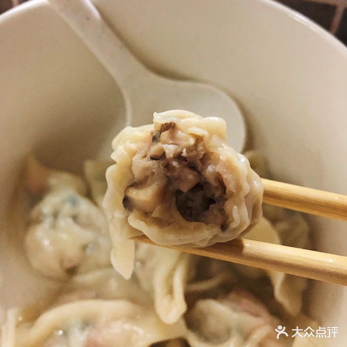 袁亮宏饺子云吞连锁店(建邺路店)冬菇马蹄鲜肉饺图片