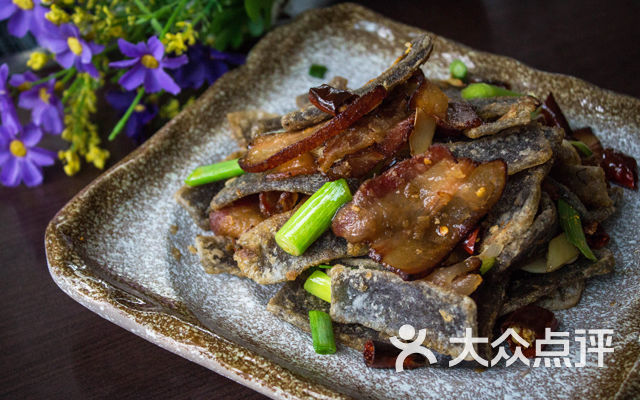 蕨粑炒风肉