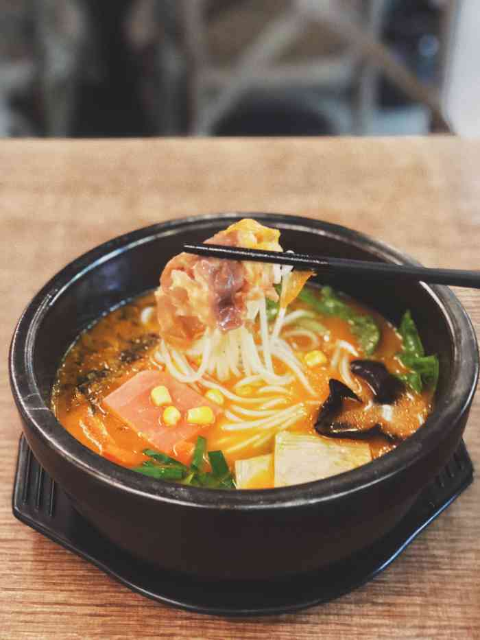 十秒到过桥米线"泡菜肥牛米线,推,这款吃起来带点辣,但决.