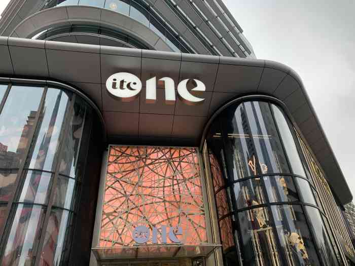 这家位于徐家汇黄金商圈的新地标国贸汇one itc,是新鸿基花了1.