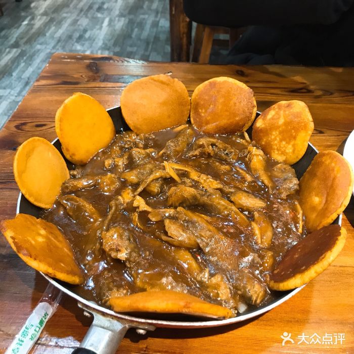 干锅小黄鱼贴饼子