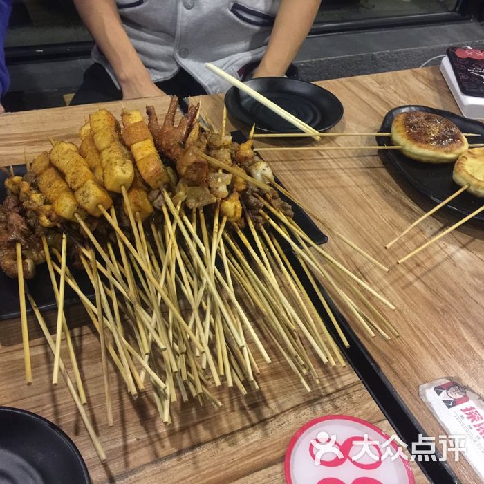 探照哥路摊烧烤