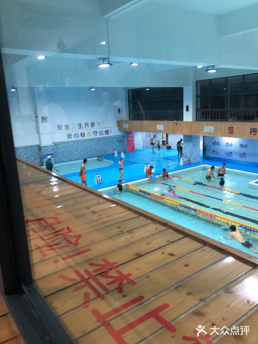 上海外国语大学西外外国语学校游泳馆图片