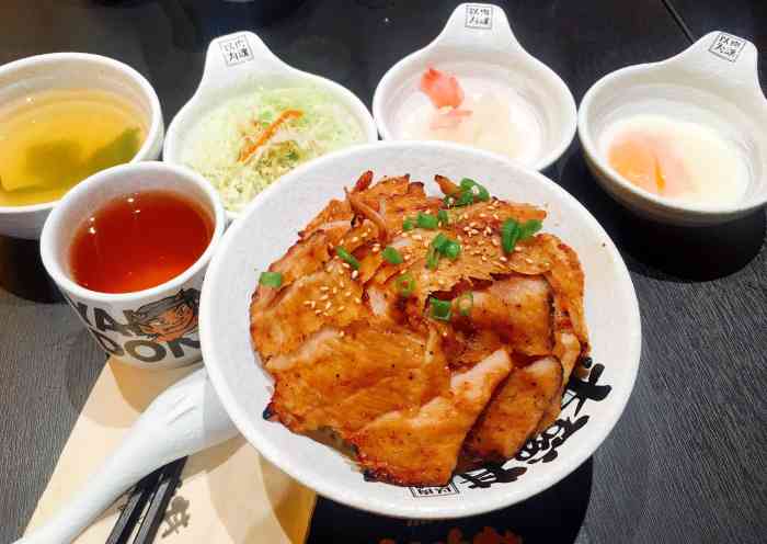 熊吞·大碗丼日式烧肉饭(望京店"终于知道为什么叫熊吞了,好吃到大