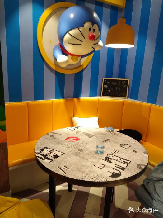哆啦a梦の主题西餐厅图片