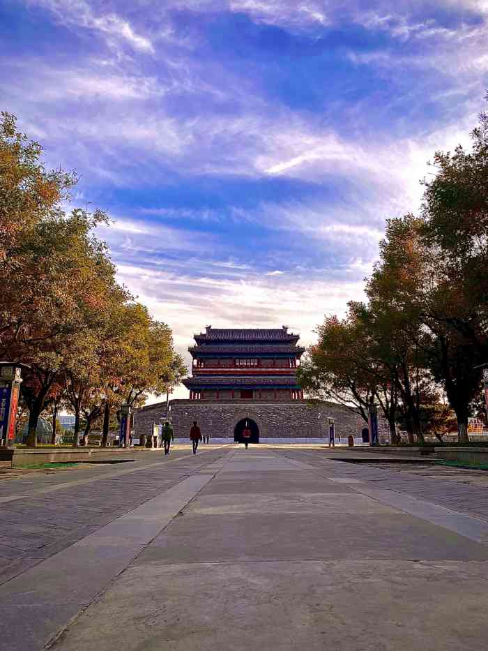 永定门公园-"永定门城楼是一个复建的城楼,它在中轴线上.