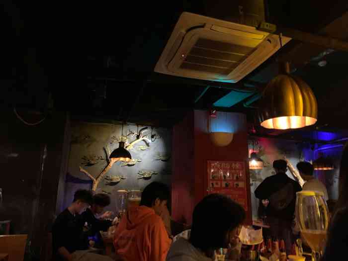 helens海伦司小酒馆(八一公园店"helens 应该是目前南昌年轻人最爱