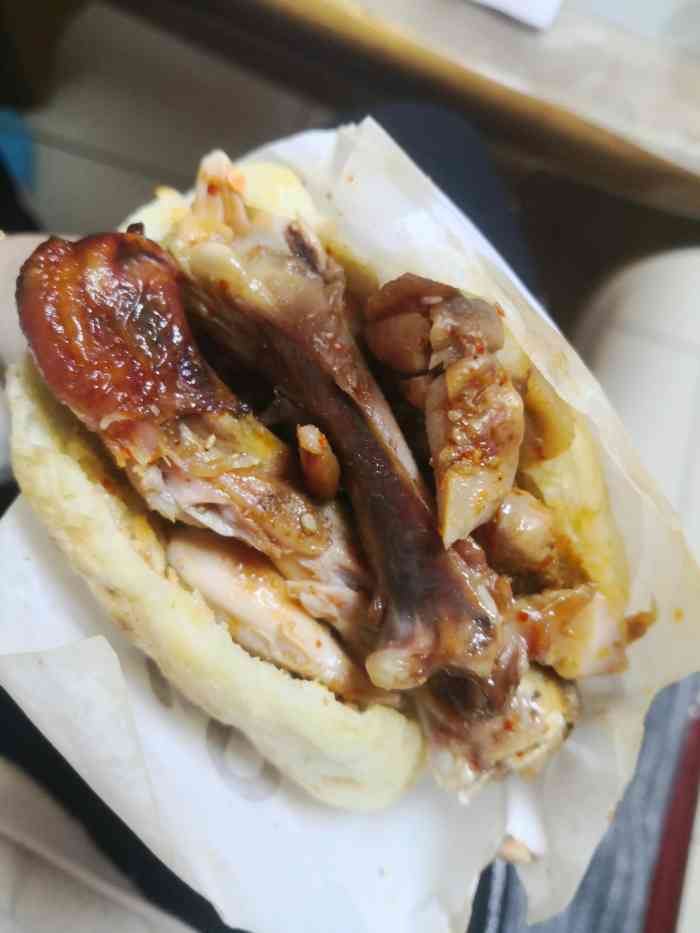 白小姐焖烤鸡腿饼-"在河大很有名得鸡腿饼,这边的这家朋友也是.
