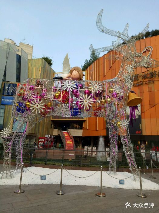 这个商场在夫子庙商圈,商场非常大,是连锁.-鹏