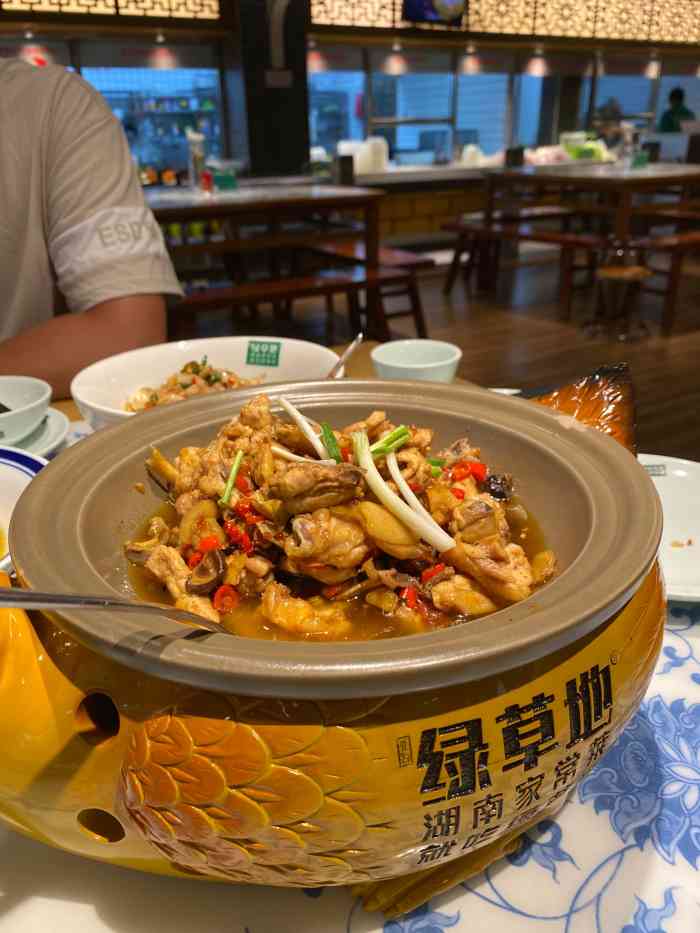 绿草地·湖南家常菜(披塘店)-"菜式口味偏重湘菜传统口味,咸辣为主.