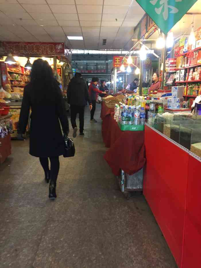 东升正广超市"营口东升市场又叫封闭市场,位于营口市站前.