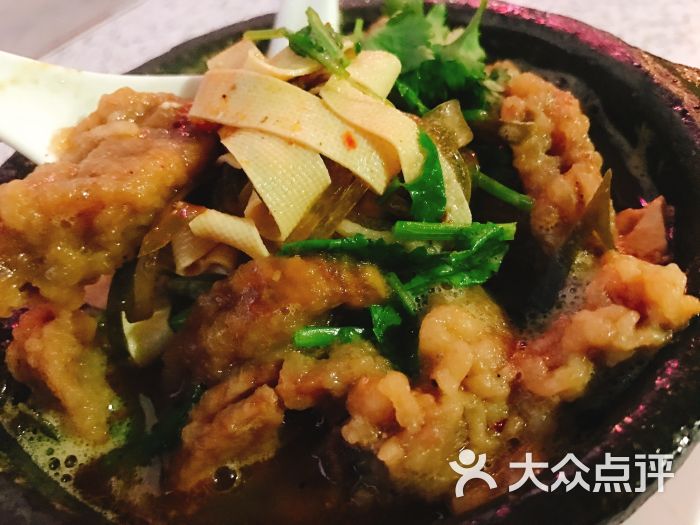 酥肉莲夹砂锅