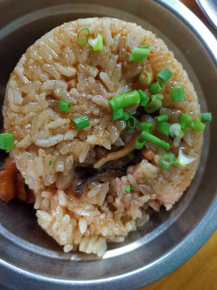 壶仔饭4元,干湿程度刚好,很好吃.牛肉羹8元,很一般,汤稠味淡.