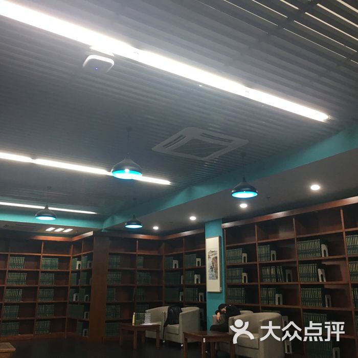 首都经济贸易大学西校区图书馆